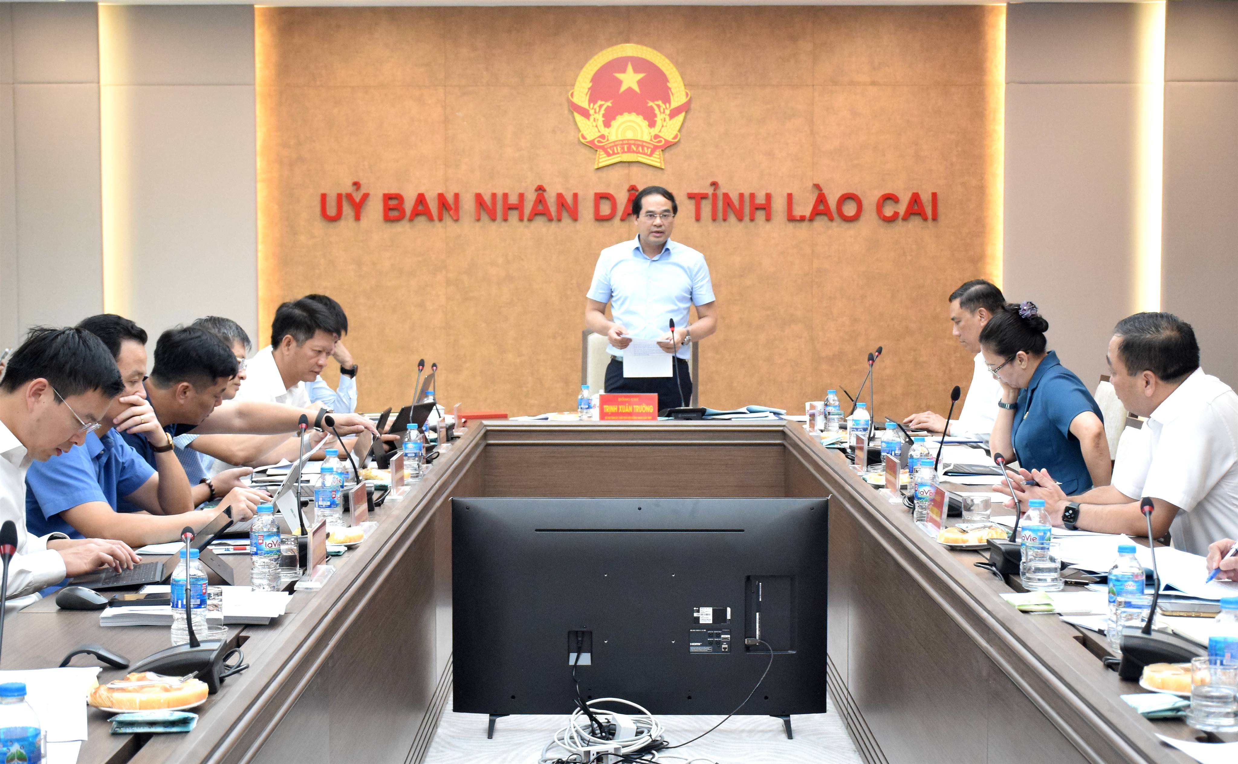 Bí thư Tỉnh ủy, Chủ tịch HĐND tỉnh Trịnh Xuân Trường chủ trì cuộc họp duyệt văn kiện Đảng bộ phường Yên Bái và phường Cam Đường