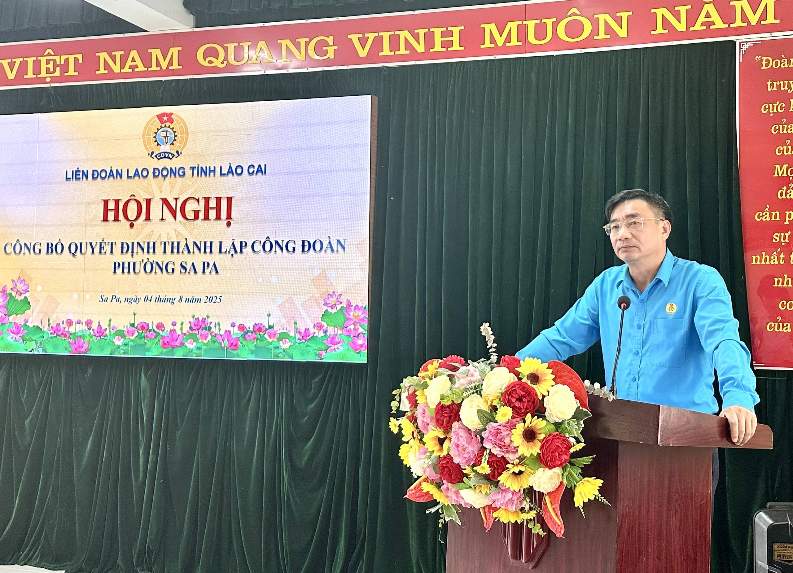 Liên đoàn Lao động tỉnh Lào Cai công bố các quyết định thành lập công đoàn cơ sở các xã, phường.