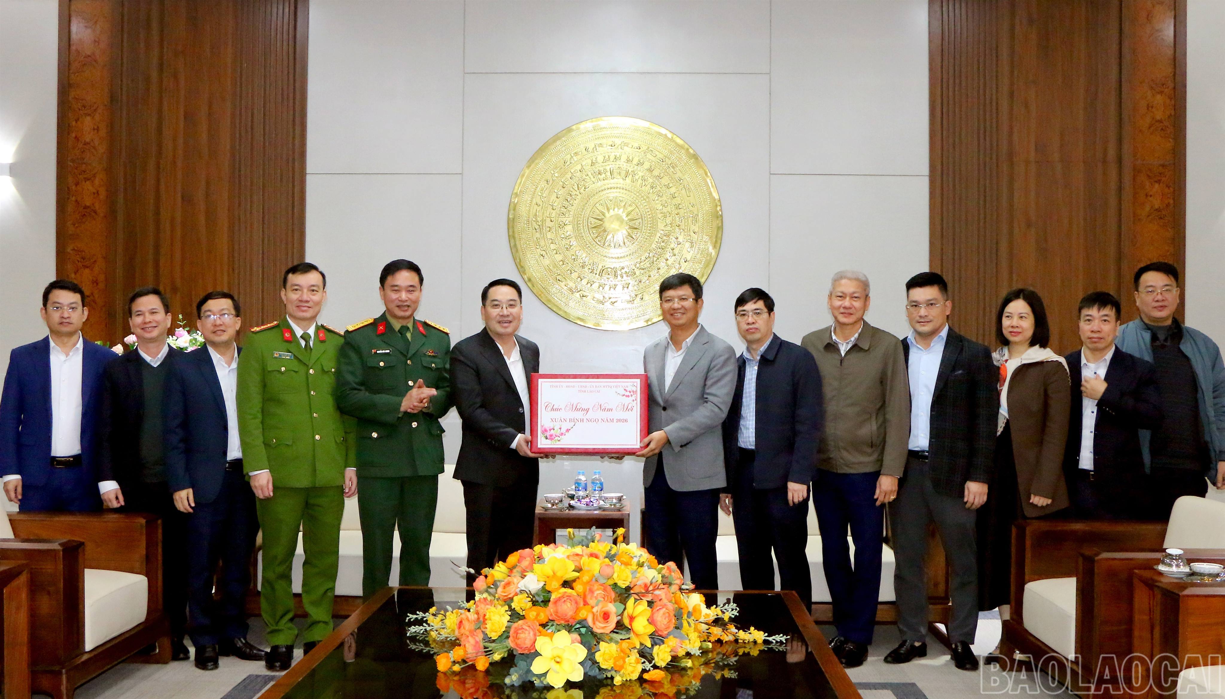 Chủ tịch UBND tỉnh Nguyễn Tuấn Anh thăm, chúc Tết Bệnh viện Đa khoa số 1 tỉnh và Kiểm toán Nhà nước khu vực VII