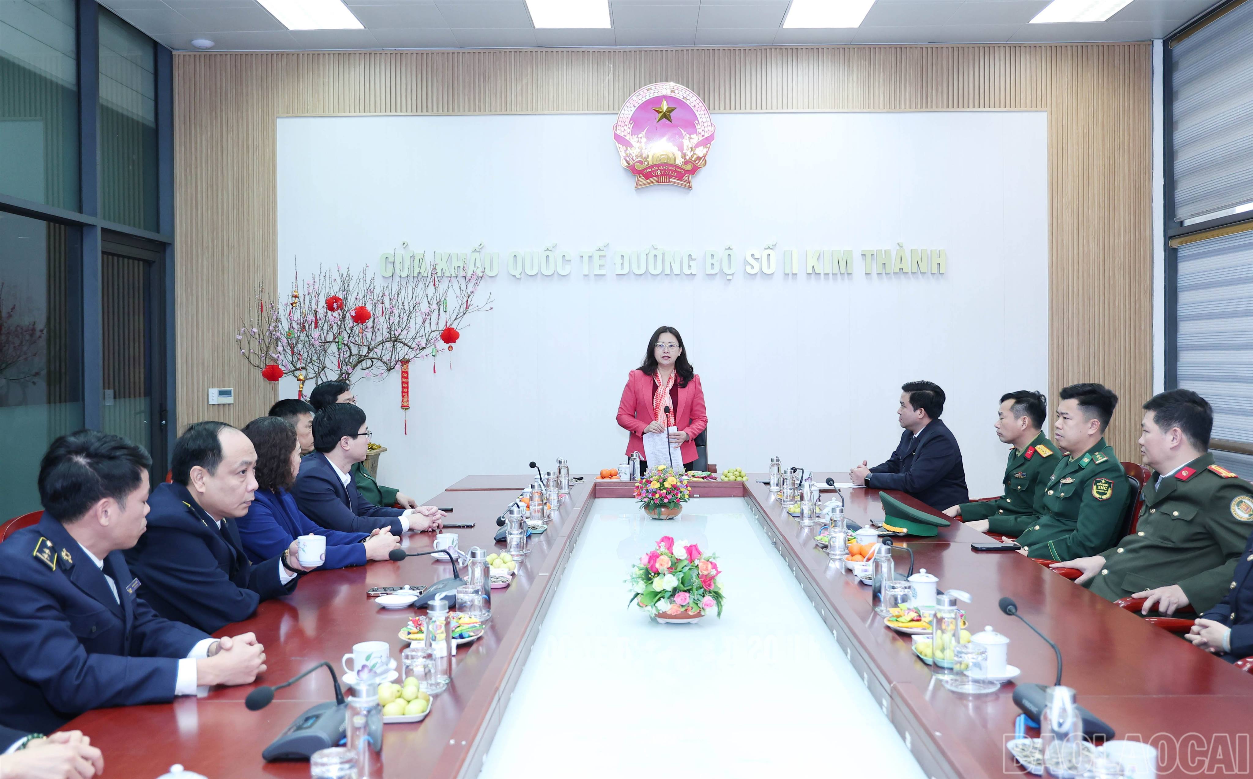 Phó Bí thư Tỉnh ủy Giàng Thị Dung thăm, chúc tết một số cơ quan, đơn vị