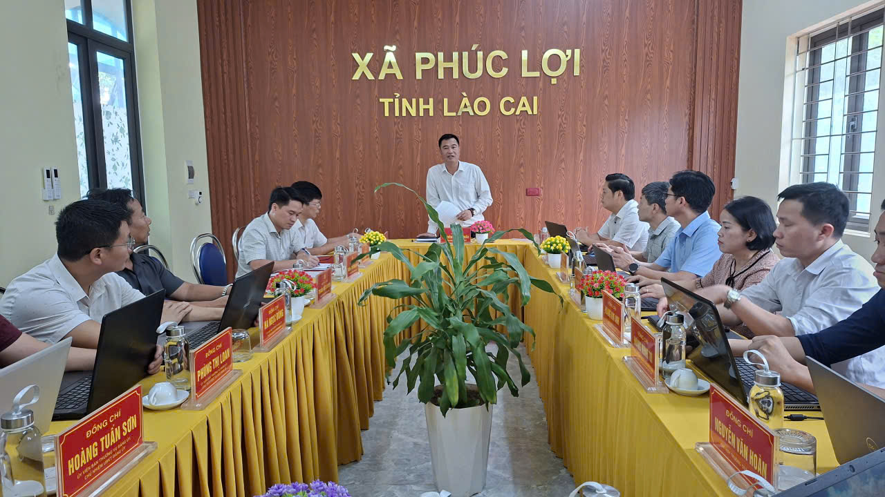 Đồng chí Nguyễn Trung Triều – Chánh thanh tra tỉnh làm việc với Đảng ủy xã Phúc Lợi
