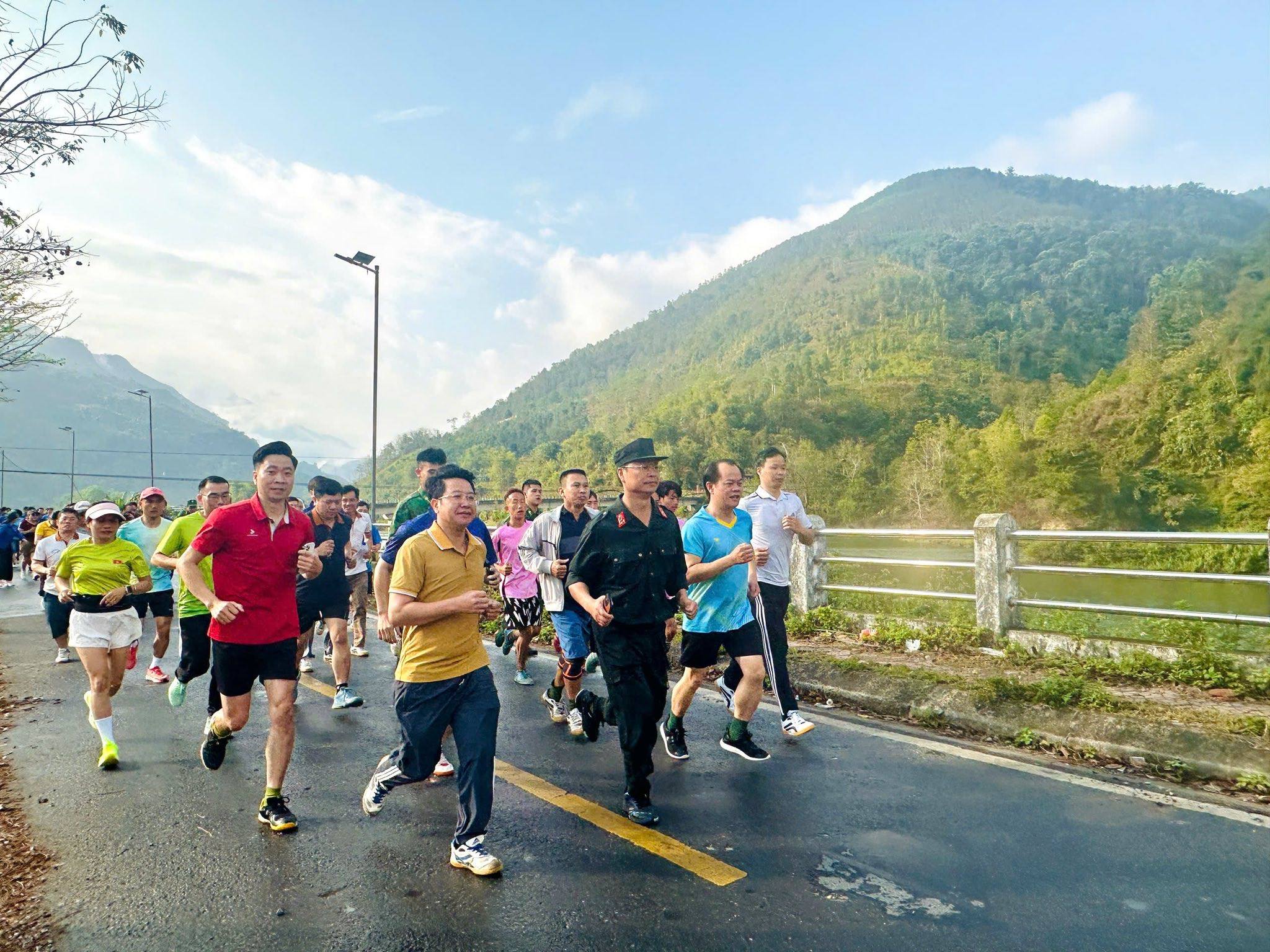 GẦN 500 VĐV HƯỞNG ỨNG LỄ PHÁT ĐỘNG NGÀY CHẠY OLYMPIC VÌ SỨC KHỎE TOÀN DÂN – GIẢI VIỆT DÃ VÀ CÁC HOẠT ĐỘNG THỂ THAO “MỪNG ĐẢNG, MỪNG XUÂN”
