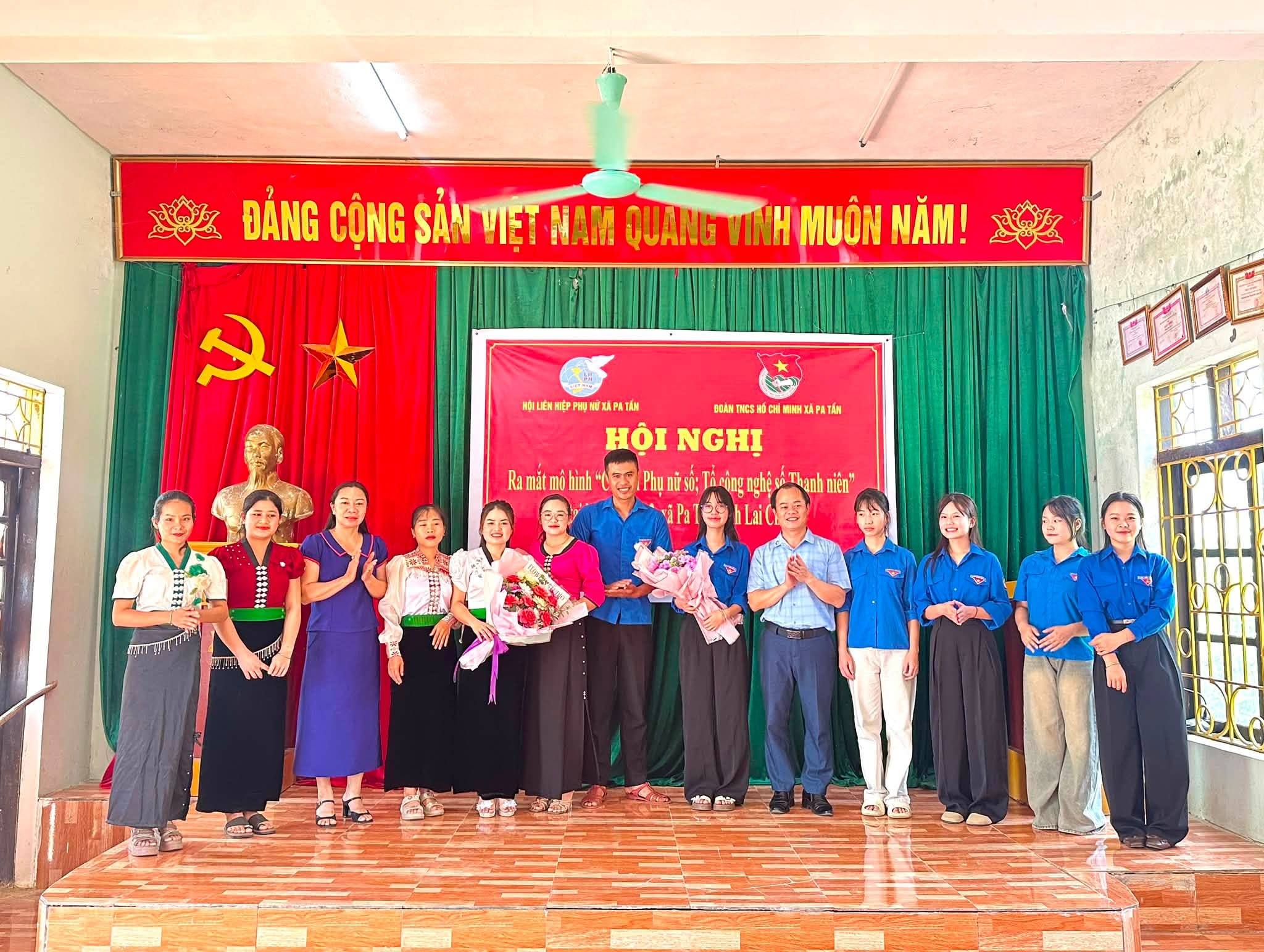 HỘI NGHỊ RA MẮT MÔ HÌNH “CHI HỘI PHỤ NỮ SỐ” VÀ “TỔ CÔNG NGHỆ SỐ THANH NIÊN” TẠI BẢN PA TẦN 2