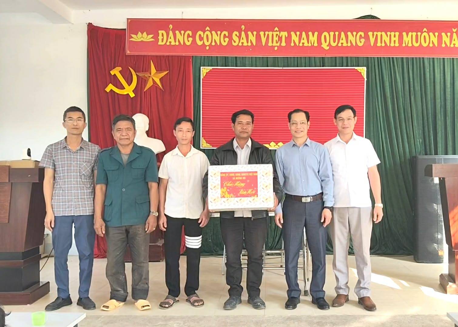 THƯỜNG TRỰC ĐẢNG ỦY XÃ MƯỜNG MÔ THĂM NẮM TÌNH HÌNH  NHÂN DÂN BẢN TỔNG PỊT VÀ BẢN HÁT MÉ