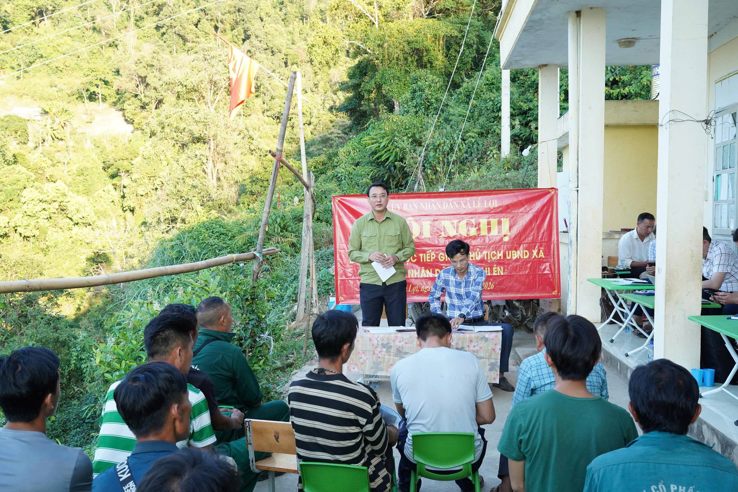ĐỒNG CHÍ CHỦ TỊCH UBND XÃ ĐỐI THOẠI TRỰC TIẾP VỚI NHÂN DÂN BẢN TÌA KHÍ VÀ PHI ÉN