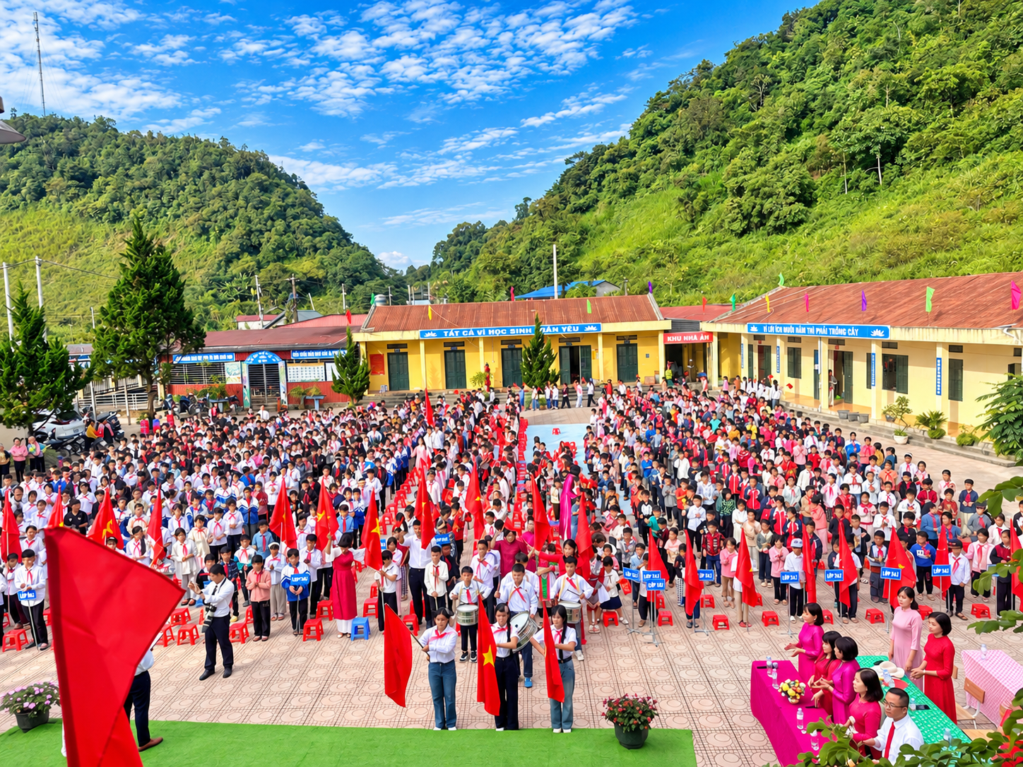Các đồng chí Lãnh đạo Đảng ủy, UBND xã kiểm tra, nắm tình hình đầu năm học 2026 - 2027