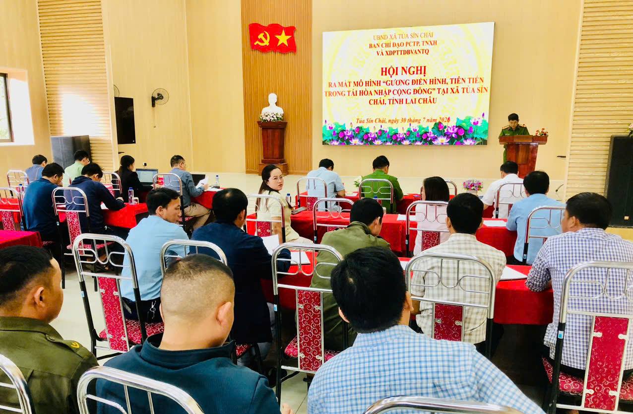 XÃ TỦA SÍN CHẢI RA MẮT MÔ HÌNH “GƯƠNG ĐIỂN HÌNH, TIÊN TIẾN TRONG TÁI HÒA NHẬP CỘNG ĐỒNG”