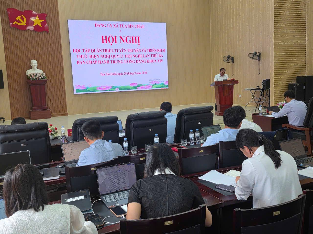 ĐẢNG ỦY XÃ TỦA SÍN CHẢI TỔ CHỨC HỘI NGHỊ NGHIÊN CỨU, HỌC TẬP, QUÁN TRIỆT MỘT SỐ NGHỊ QUYẾT, CHỈ THỊ CỦA BỘ CHÍNH TRỊ