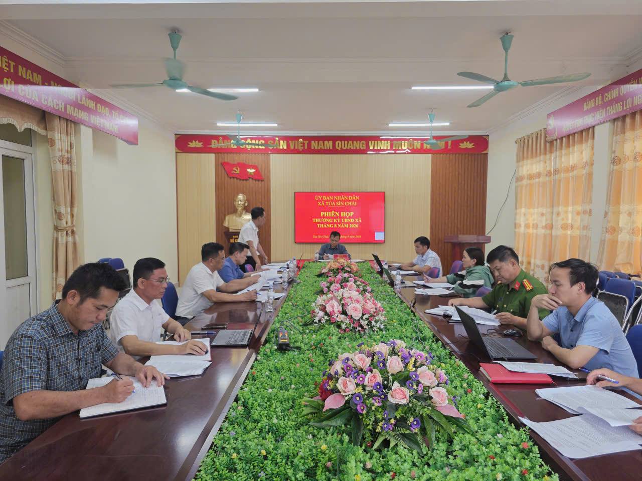 Phiên họp thường kỳ UBND xã tháng 8