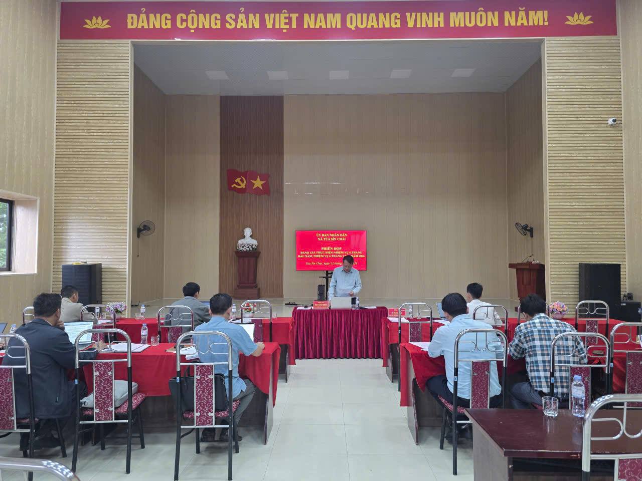12/06, UBND xã Tủa Sín Chải tổ chức hội nghị đánh giá kết quả thực hiện nhiệm vụ 6 tháng đầu năm và triển khai nhiệm vụ 6 tháng cuối năm 2026.