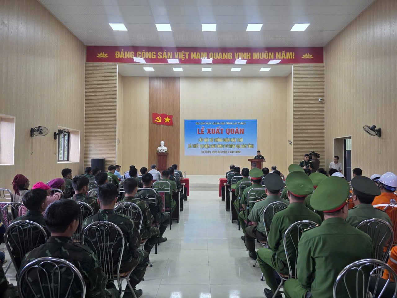 Bộ CHQS tỉnh Lai Châu tổ chức Lễ xuất quân lắp đặt hệ thống điện mặt trời cho hộ nghèo tại xã Tủa Sín Chải