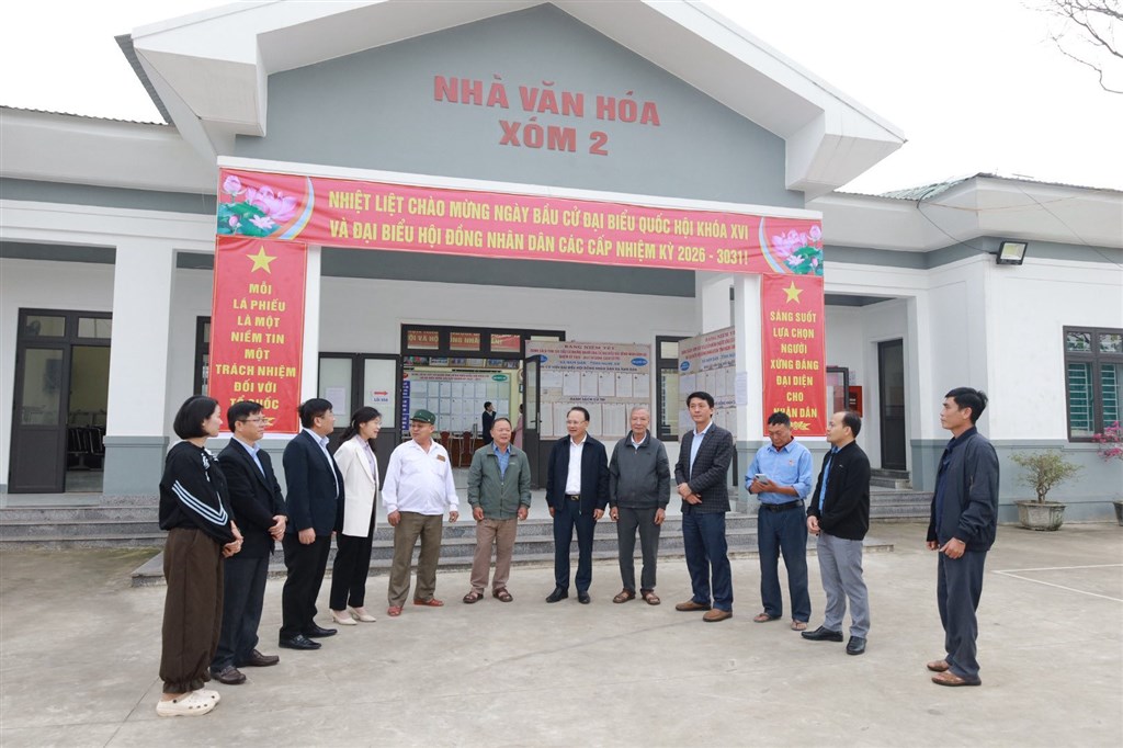 Phó Chủ tịch Thường trực HĐND tỉnh Nguyễn Nam Đình kiểm tra công tác chuẩn bị bầu cử tại xã Nam Đàn