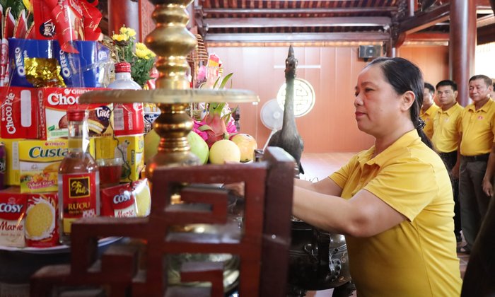 Anh-tin-bai