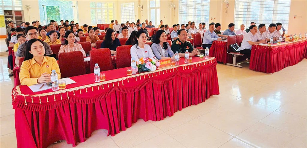 Đại biểu Quốc hội tỉnh tiếp xúc cử tri xã Minh Hợp