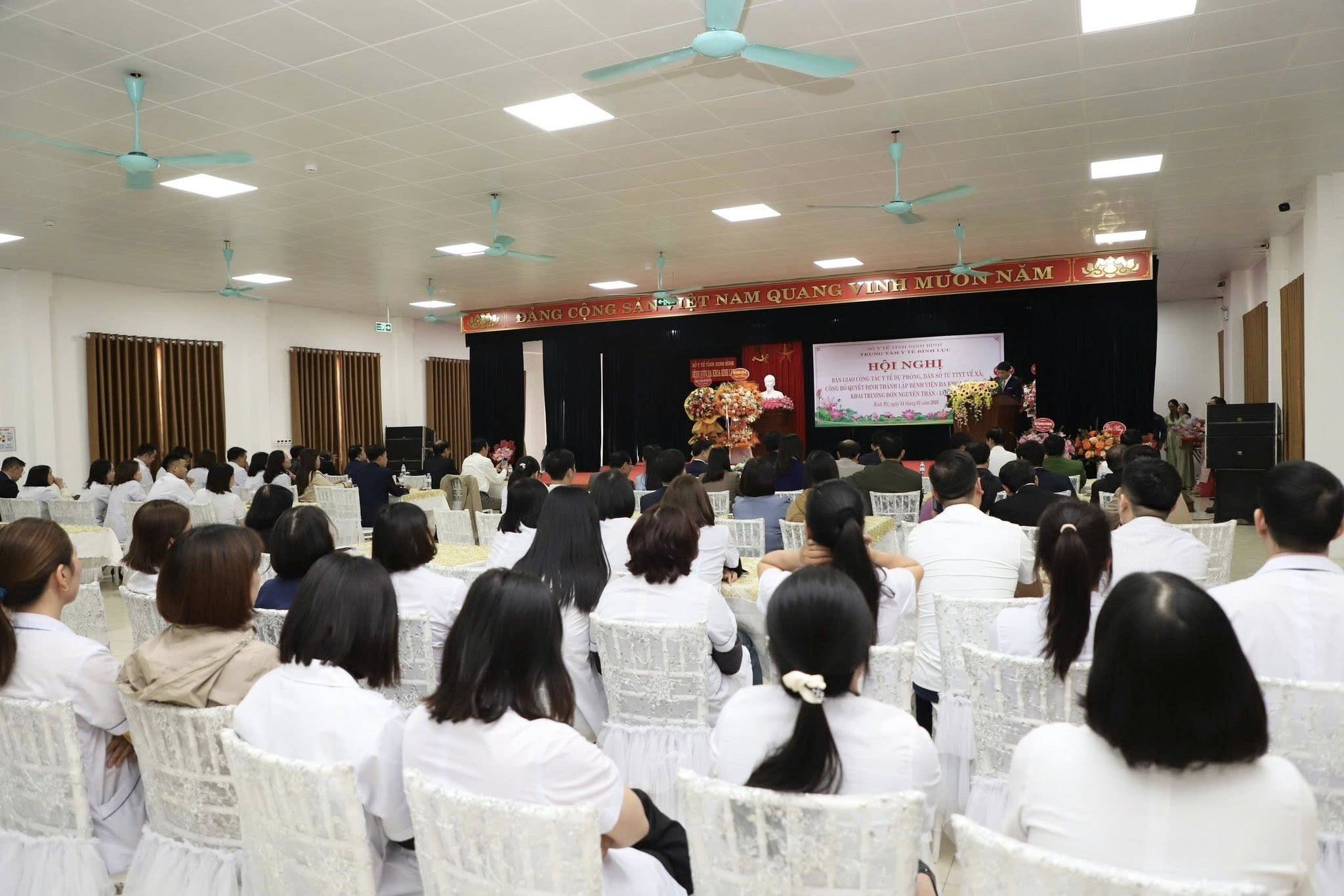 Trung tâm Y tế Bình Lục tổ chức hội nghị bàn giao chức năng, nhiệm vụ thuộc lĩnh vực y tế dự phòng, dân số về Trạm Y tế thuộc UBND cấp xã; Công bố Quyết định thành lập Bệnh viện Đa khoa Bình Lục; Khai trương Đơn nguyên Thận - Lọc máu