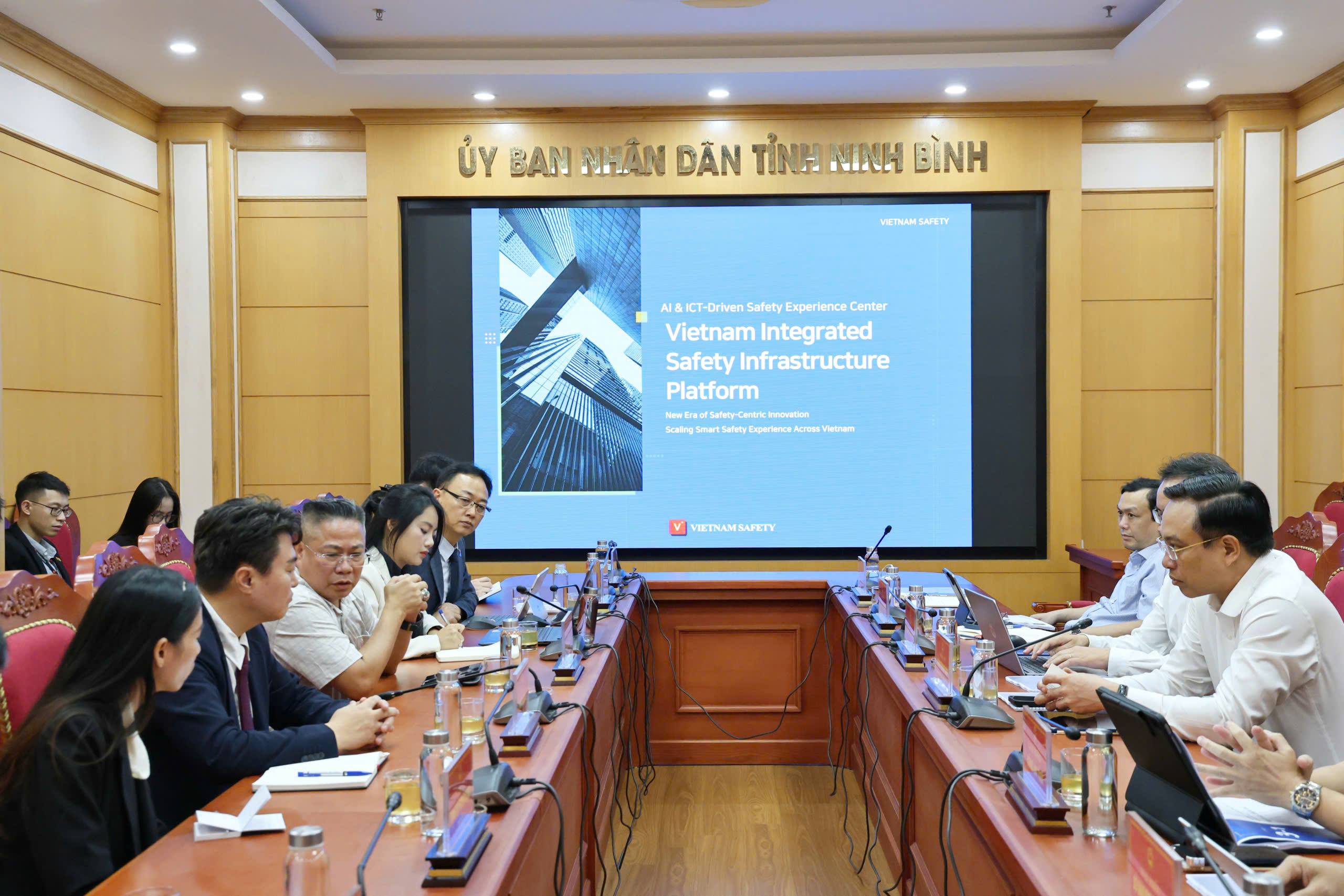 Ninh Bình xem xét đề xuất đầu tư Tổ hợp Trung tâm Trải nghiệm An toàn thông minh