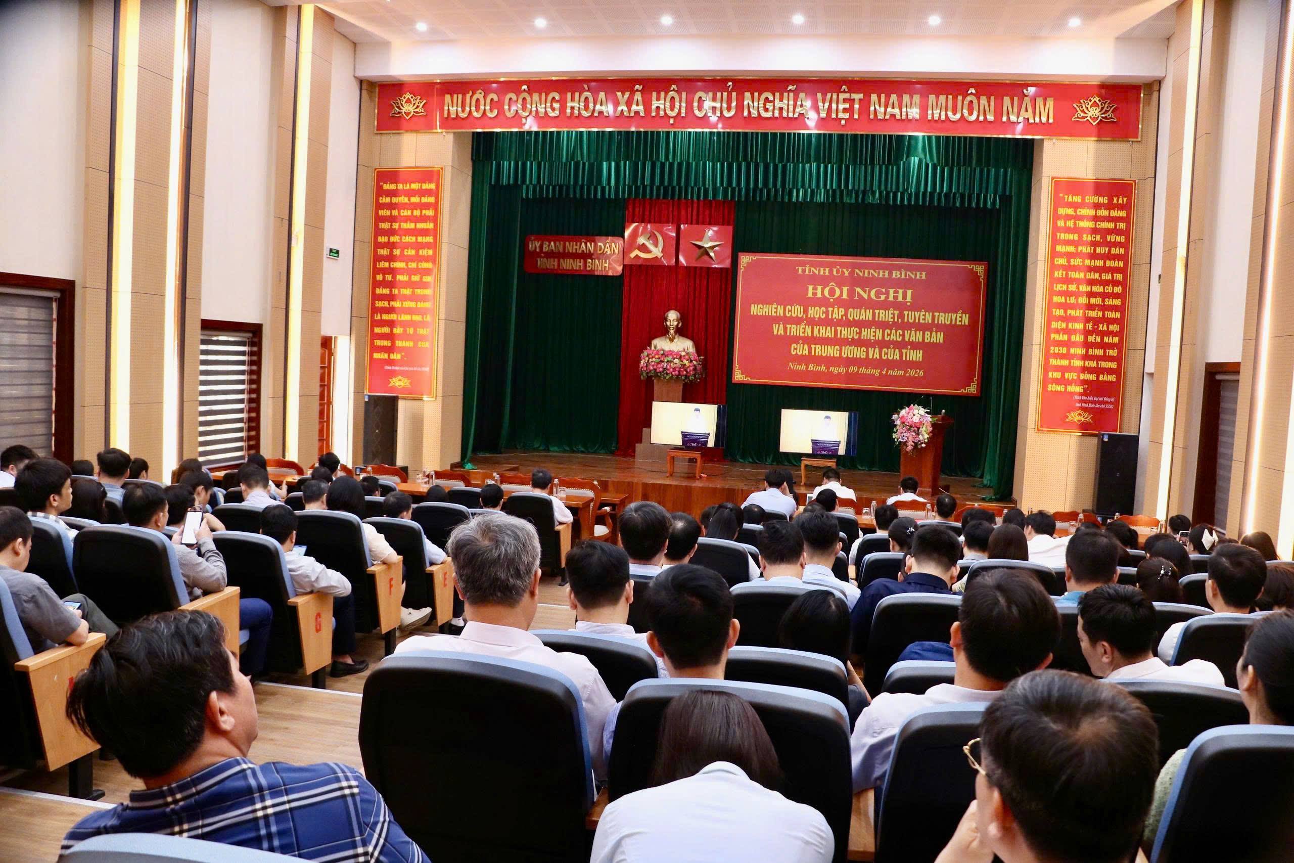 Tỉnh ủy Ninh Bình tổ chức cho hơn 26.400 đại biểu nghiên cứu, quán triệt các văn bản mới của Trung ương và của Tỉnh