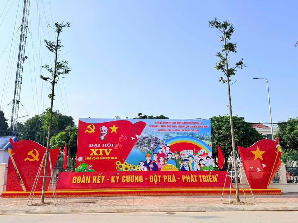 Phường Nam Hoa Lư: Rực rỡ niềm tin trong sắc cờ chào mừng Đại hội Đảng toàn quốc 