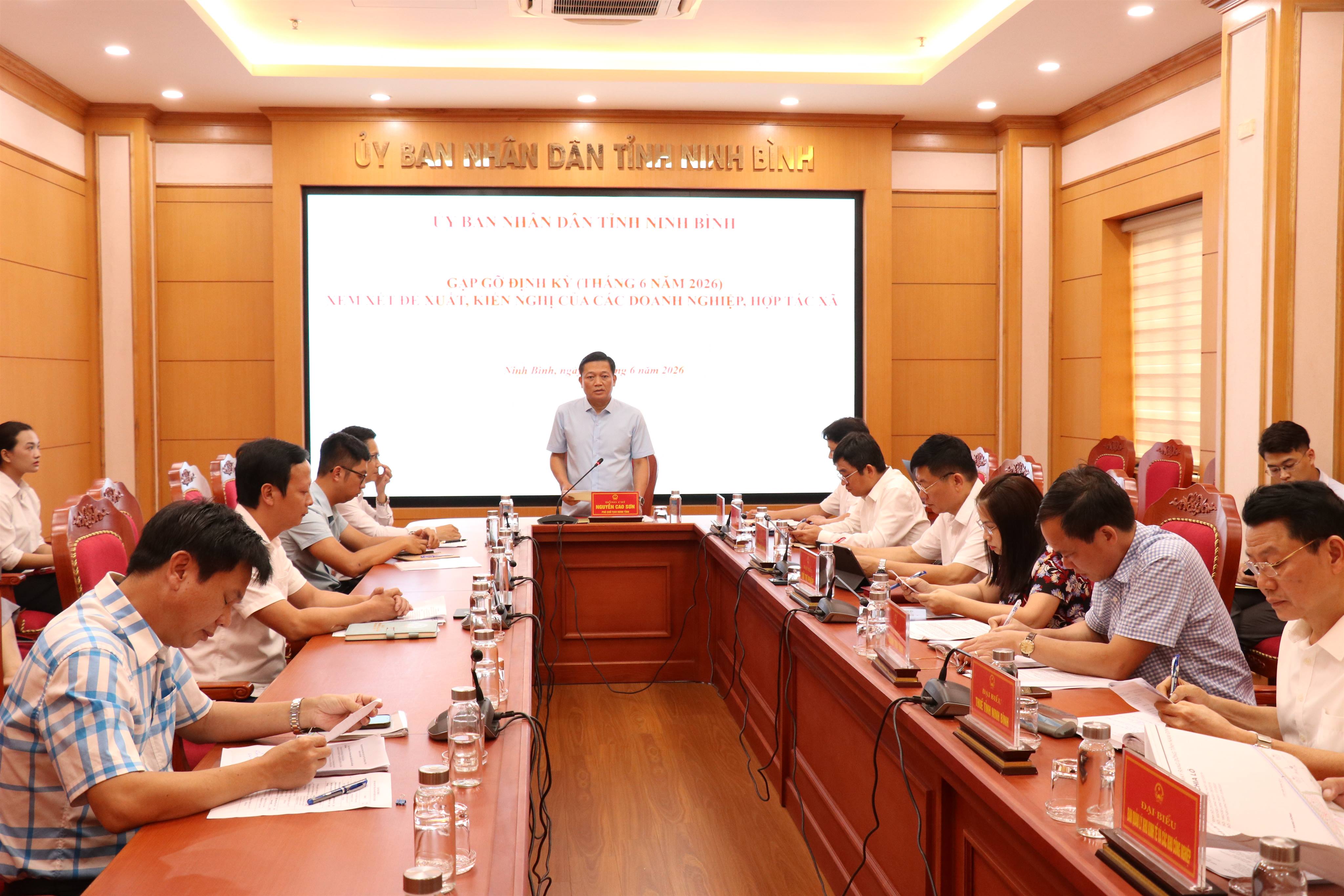 Lãnh đạo UBND tỉnh gặp gỡ định kỳ tháng 6 xem xét đề xuất, kiến nghị của doanh nghiệp, hợp tác xã
