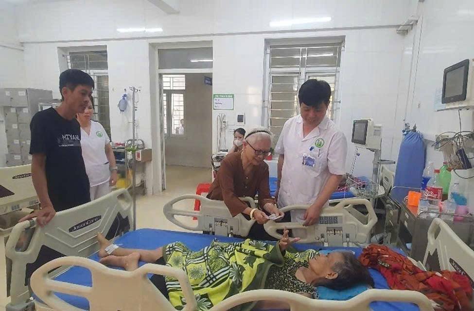 Thăm và tặng quà các gia đình chính sách, người có công nhân kỷ niệm 78 năm Ngày Thương binh - Liệt sĩ (27/7/1947 – 27/7/2025)