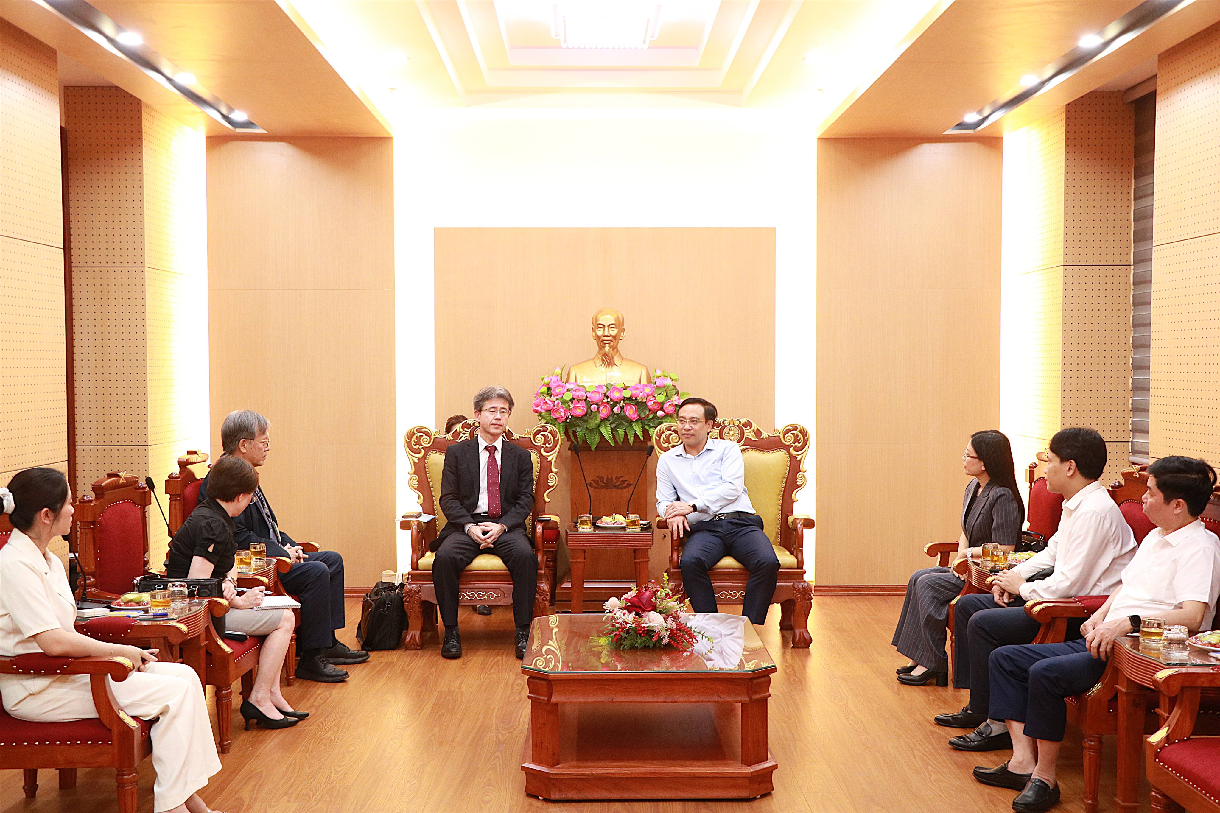 Đồng chí Phó Chủ tịch UBND tỉnh Đặng Thanh Sơn tiếp xã giao đoàn công tác tỉnh Hyogo, Nhật Bản