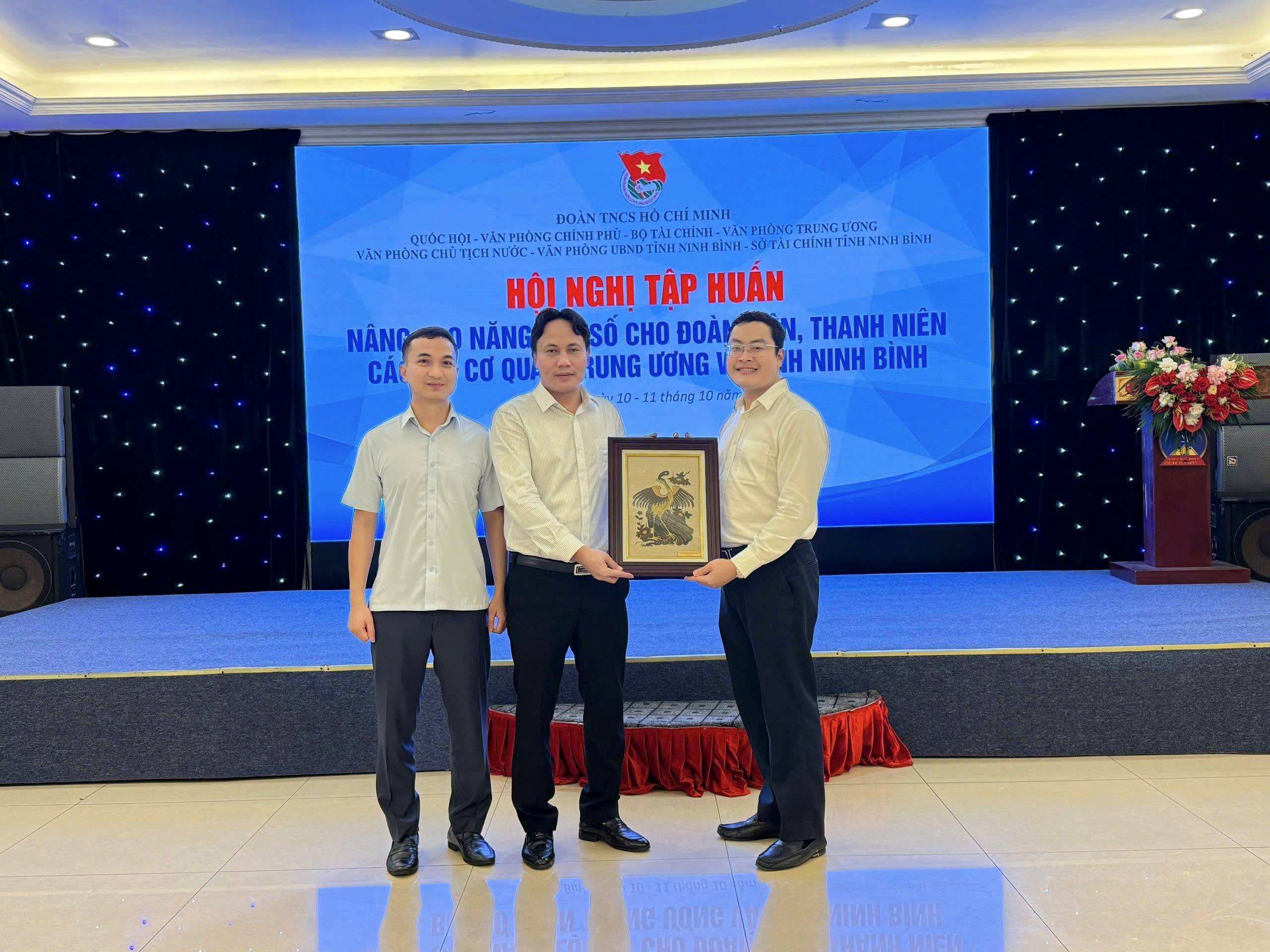 Tập huấn nâng cao năng lực số cho đoàn viên, thanh niên các bộ, cơ quan Trung ương và tỉnh Ninh Bình