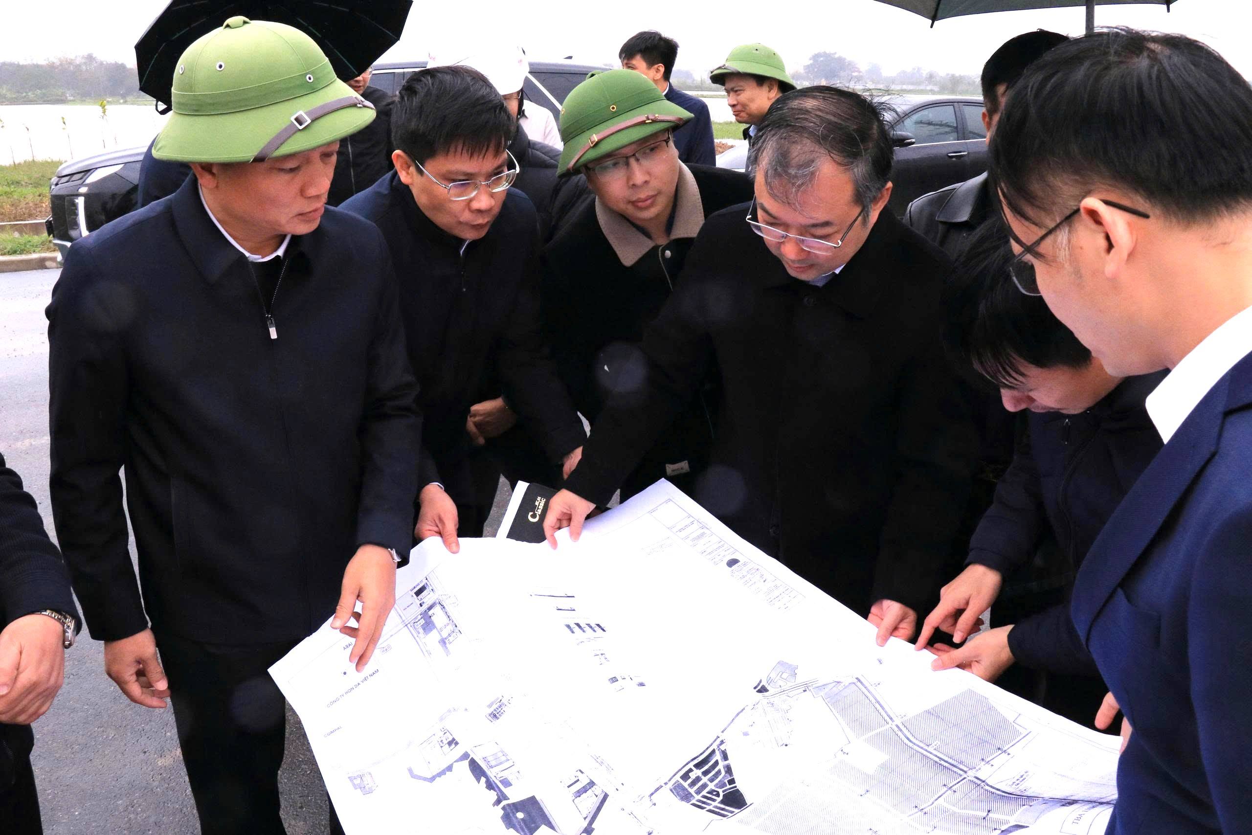 Phó Chủ tịch UBND tỉnh Nguyễn Cao Sơn kiểm tra tiến độ một số dự án giao thông trên địa bàn tỉnh Hà Nam (cũ)