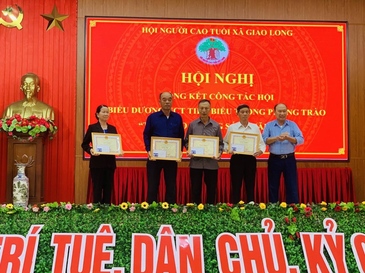 anh tin bai