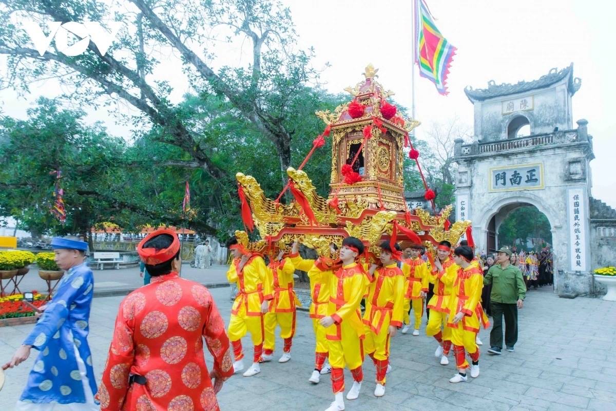 Nghi lễ rước kiệu “ Ngọc lộ”