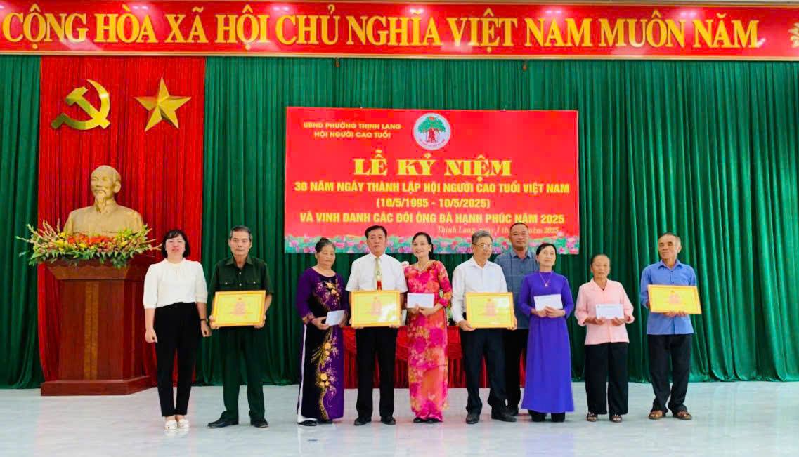 Hội người cao tuổi phường Thịnh Lang tổ chức Lễ kỷ niệm 30 ngày thành lập hội người cao tuổi Việt Nam (10/5/1995-10/5/2025) và vinh danh các đôi ông bà hạnh phúc năm 2025
