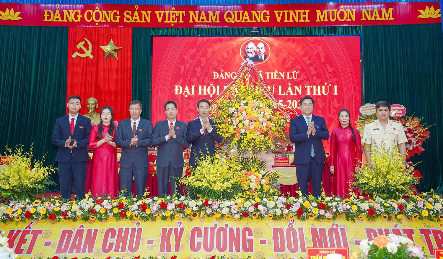 Chủ tịch UBND tỉnh Trần Duy Đông dự, chỉ đạo Đại hội đại biểu Đảng bộ xã Tiên Lữ lần thứ I, nhiệm kỳ 2025 - 2030