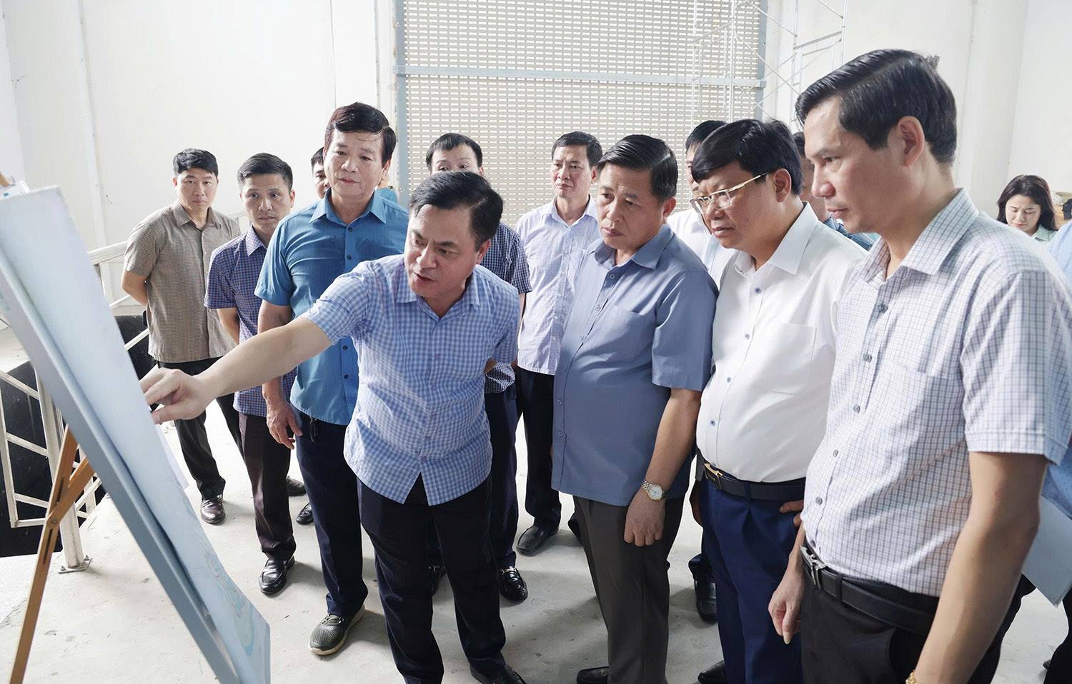 Phó Chủ tịch UBND tỉnh Đinh Công Sứ kiểm tra một số công trình phòng, chống thiên tai