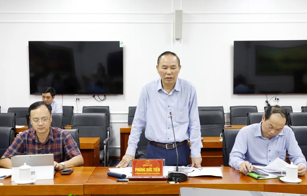 Thứ trưởng Bộ Nông nghiệp và Môi trường Phùng Đức Tiến kiểm tra công tác phòng, chống bệnh Dịch tả lợn Châu Phi trên địa bàn tỉnh Phú Thọ