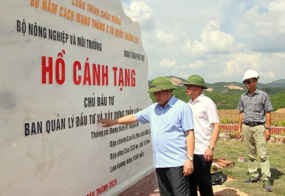Phó Chủ tịch UBND tỉnh Đinh Công Sứ kiểm tra công tác phối hợp tổ chức Lễ khánh thành hồ Cánh Tạng