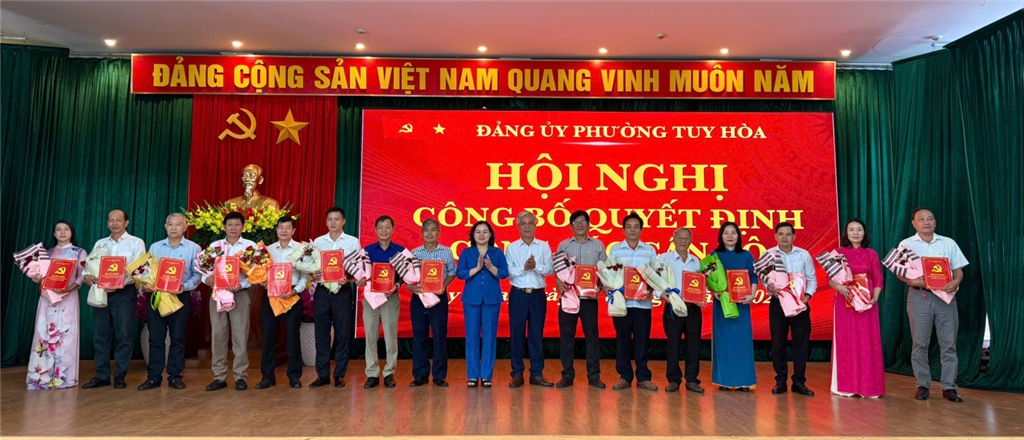 Hội nghị công bố quyết định Công tác cán bộ