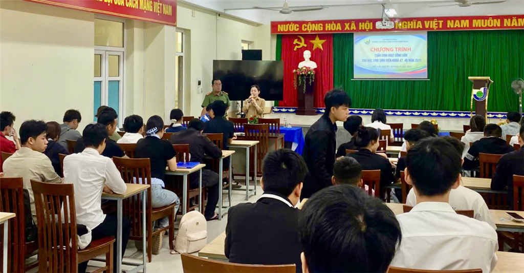 Công an phường Tuy Hòa tuyên truyền, phổ biến pháp luật  cho học sinh, sinh viên
