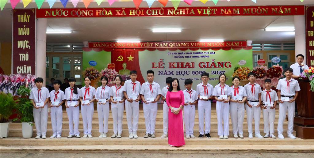 Phường Tuy Hoà- Học sinh nô nức bước vào năm học mới