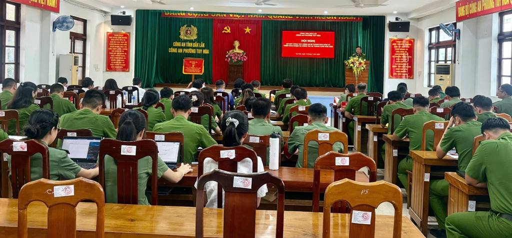 CÔNG AN PHƯỜNG TUY HÒA TỔ CHỨC HỘI NGHỊ SƠ KẾT CÔNG TÁC 6 THÁNG ĐẦU NĂM, TRIỂN KHAI NHIỆM VỤ CÔNG TÁC 6 THÁNG CUỐI NĂM 2026