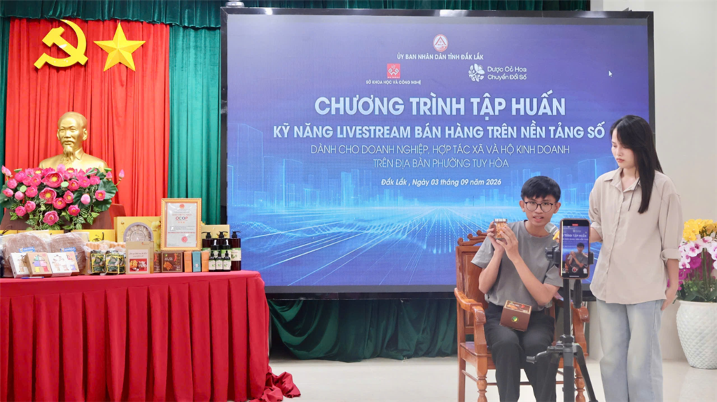 Phường Tuy Hòa phối hợp tập huấn Kỹ năng livestream bán hàng trên nền tảng số dành cho doanh nghiệp, hợp tác xã và hộ kinh doanh