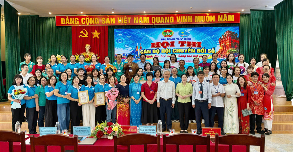 Hội thi cán bộ chuyển đổi số  với thông điệp “ Bình dân học vụ số - Sáng tạo bứt phá số”