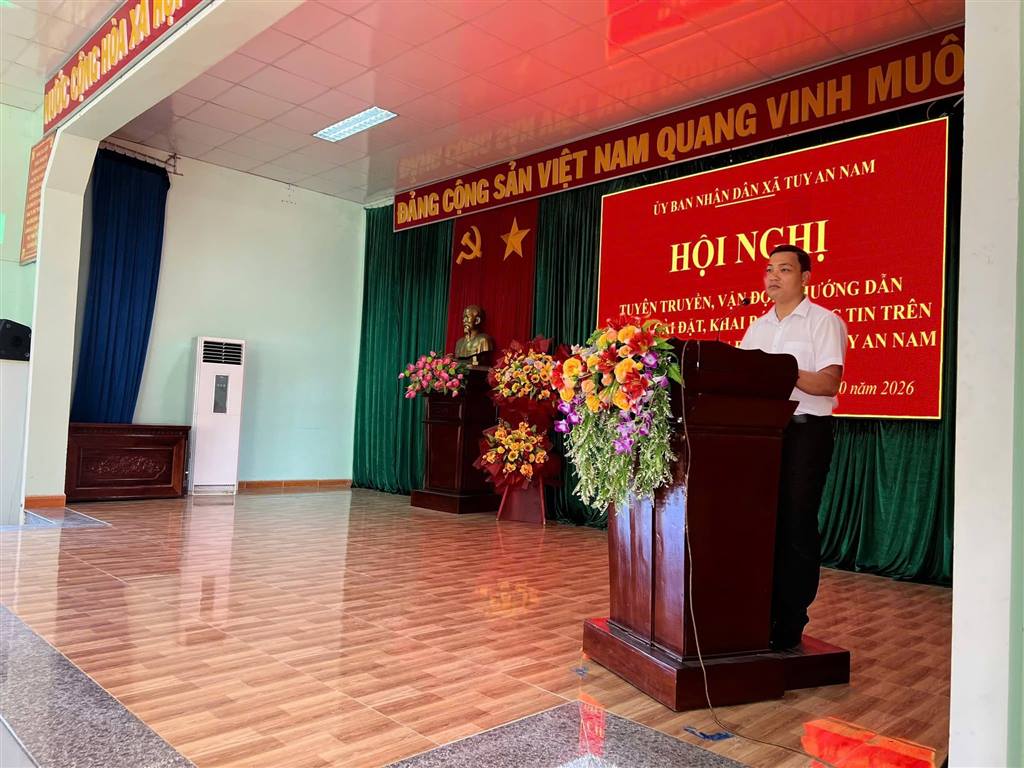 ỦY BAN NHÂN DÂN XÃ TUY AN NAM TỔ CHỨC HỘI NGHỊ TUYÊN TRUYỀN, VẬN ĐỘNG HƯỚNG DẪN CHỦ TÀU CÀI ĐẶT, KHAI BÁO THÔNG TIN TRÊN PHẦN MỀM eCDT