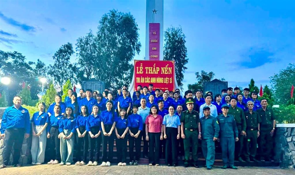 THẮP NẾN TRI ÂN – ĐỜI ĐỜI NHỚ ƠN CÁC ANH HÙNG LIỆT SĨ