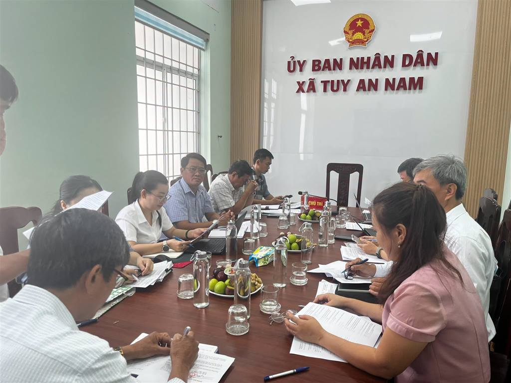 SỞ Y TẾ TỈNH ĐẮK LẮK LÀM VIỆC TẠI XÃ TUY AN NAM VỀ CÔNG TÁC KHÁM SỨC KHỎE ĐỊNH KỲ, KHÁM SÀNG LỌC CHO NHÂN DÂN