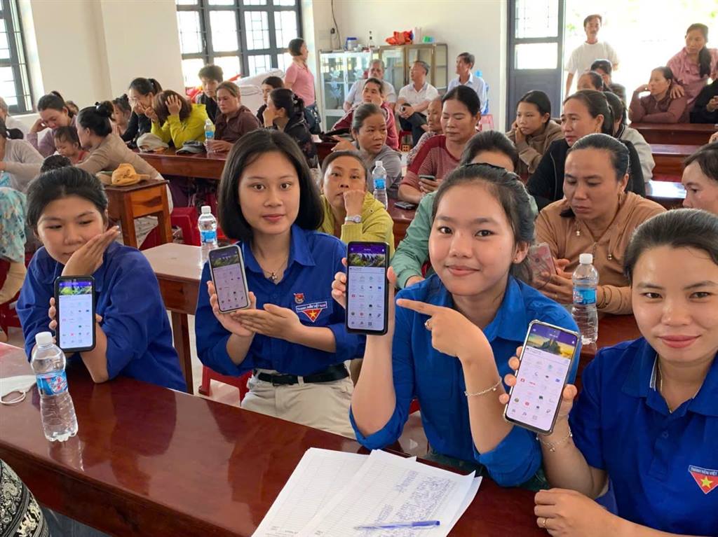 UBND XÃ TUY AN NAM PHỐI HỢP CÙNG MOBIFONE ĐẮK LẮK TỔ CHỨC THÀNH CÔNG 06 HỘI NGHỊ TẬP HUẤN KỸ NĂNG SỐ CƠ BẢN CHO LỰC LƯỢNG NÒNG CỐT TẠI CÁC THÔN NĂM 2026