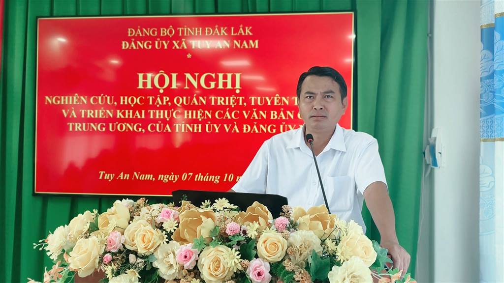 BAN THƯỜNG VỤ ĐẢNG ỦY XÃ TUY AN NAM TỔ CHỨC HỘI NGHỊ QUÁN TRIỆT, TUYÊN TRUYỀN CÁC VĂN BẢN CỦA TRUNG ƯƠNG, TỈNH ỦY VÀ ĐẢNG ỦY XÃ