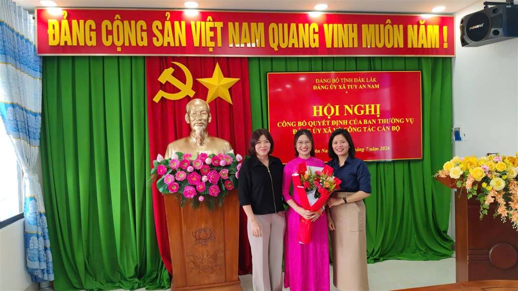 Ban Thường vụ Đảng ủy xã Tuy An Nam tổ chức Hội nghị công bố quyết định về công tác cán bộ