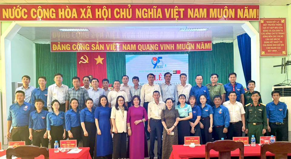 MỘT THỜI THANH XUÂN – MỘT ĐỜI CỐNG HIẾN