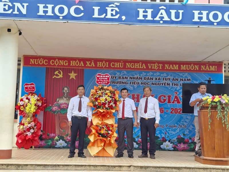 TUY AN NAM: LÃNH ĐẠO XÃ ĐỒNG HÀNH CÙNG THẦY VÀ TRÒ TRONG NGÀY KHAI GIẢNG NĂM HỌC 2026 – 2027