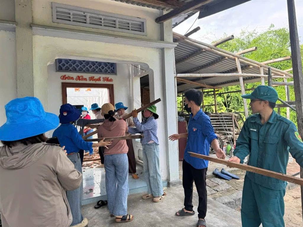 TUY AN NAM: CHUNG TAY THÁO DỠ NHÀ, BÀN GIAO MẶT BẰNG VÀ LAN TỎA TINH THẦN ĐẠI ĐOÀN KẾT