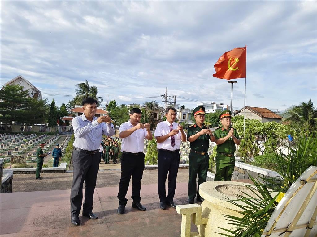 DÂNG HƯƠNG, TƯỞNG NIỆM CÁC ANH HÙNG LIỆT SĨ  NHÂN KỶ NIỆM 81 NĂM QUỐC KHÁNH 2/9
